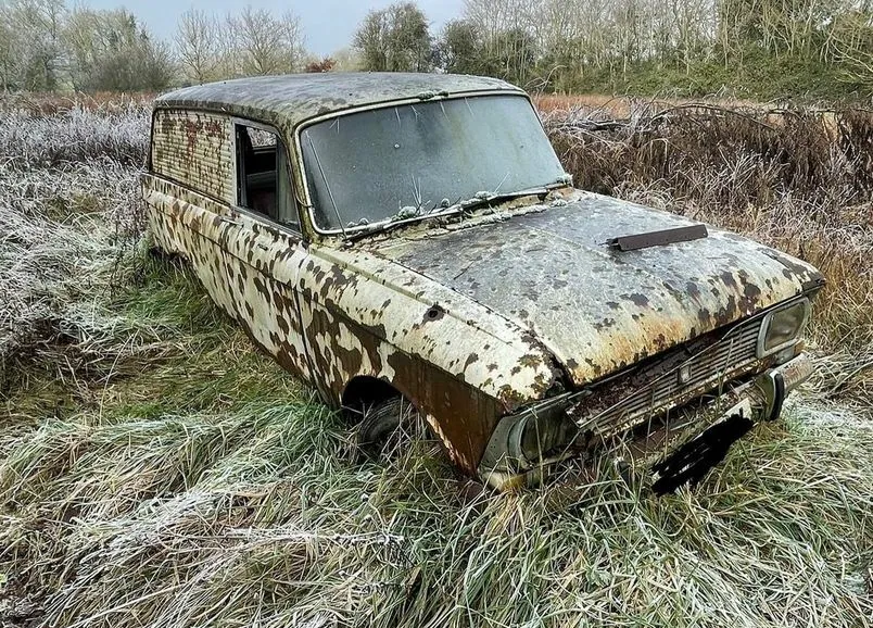  В Англии восстанавливают раритетный фургон «Москвич-434П» 