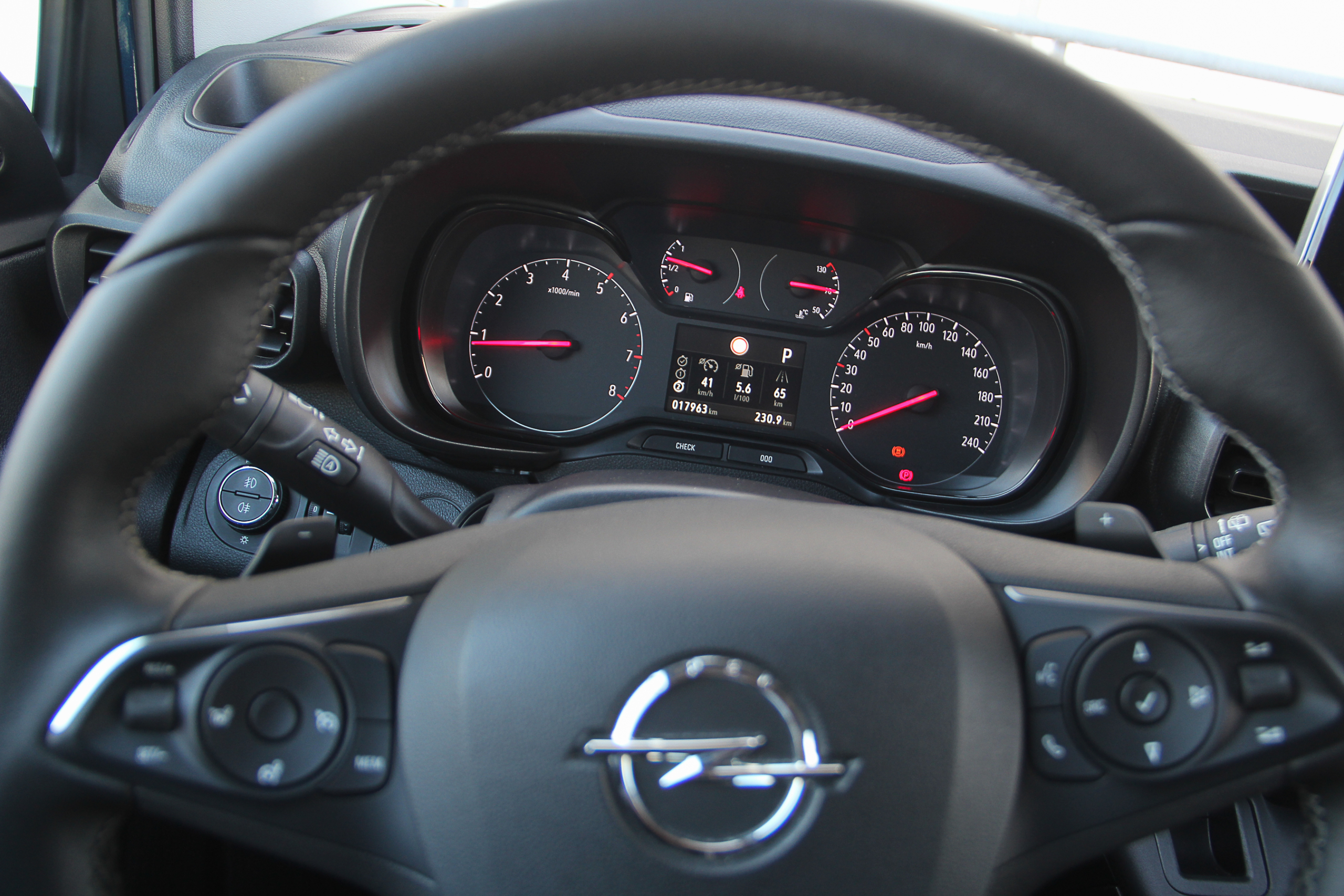  Тест-драйв Opel Combo Life: если нужен универсальный помощник (видео) 