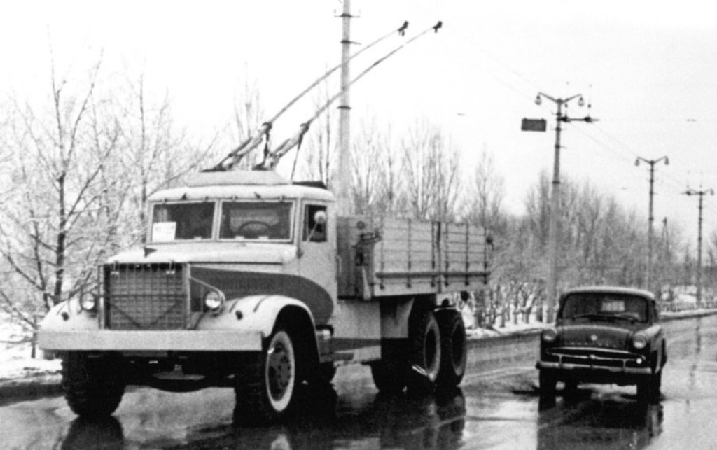 дизель-троллейвоз ДТУ-10, построенный на шасси грузовика КрАЗ-219