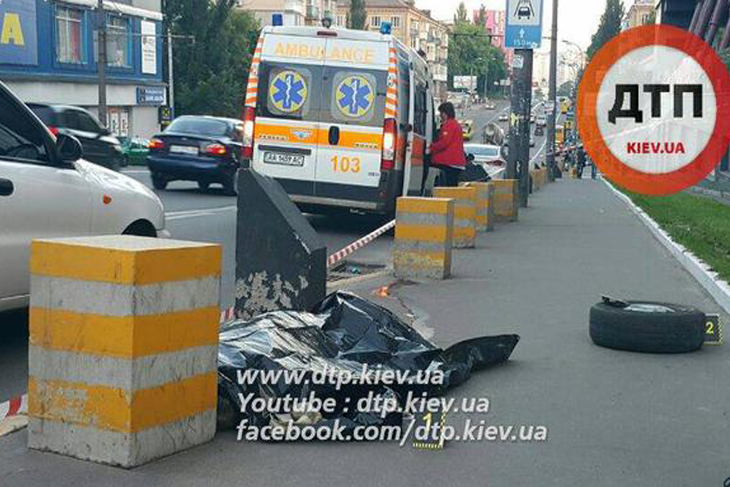 В Киеве колесо, оторвавшееся от авто, убило человека
