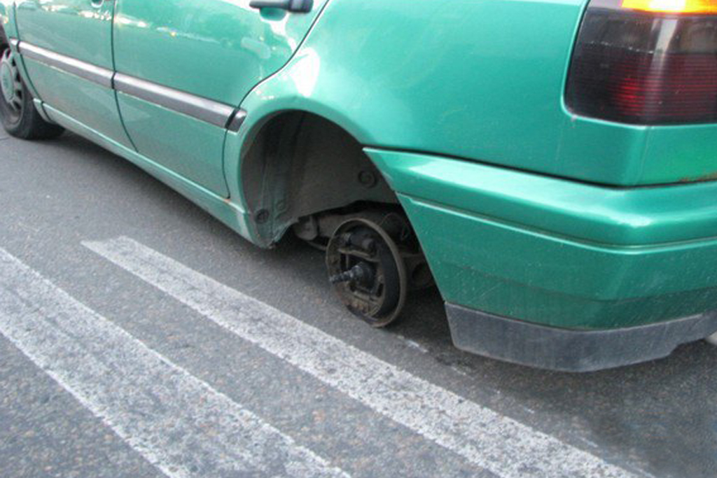 В Киеве колесо, оторвавшееся от авто, убило человека