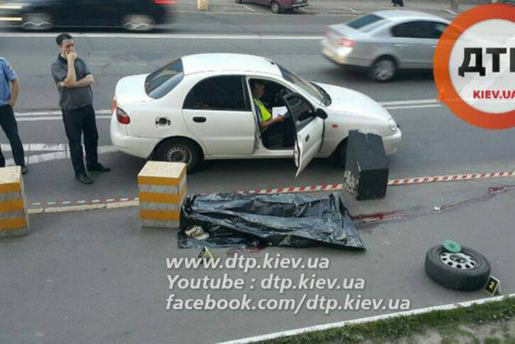 В Киеве колесо, оторвавшееся от авто, убило человека
