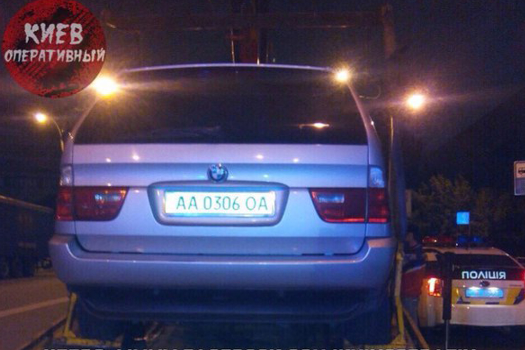 Пьяного гаишника на BMW X5 ловили два экипажа полиции
