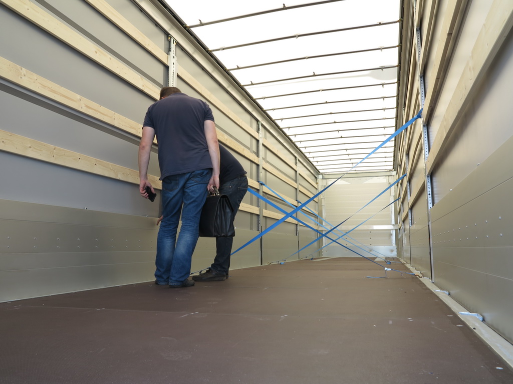 Внутри полуприцепа Schmitz Cargobull GENIOS