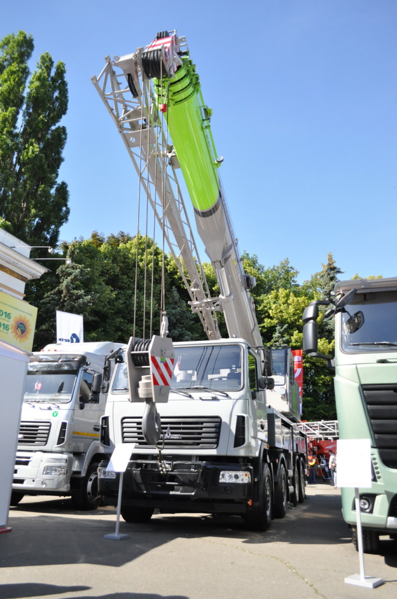 МАЗ представил новинки строительной техники