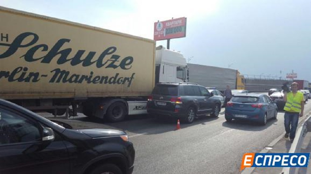 Экс-мэр Киева Омельченко попал в ДТП с фурой