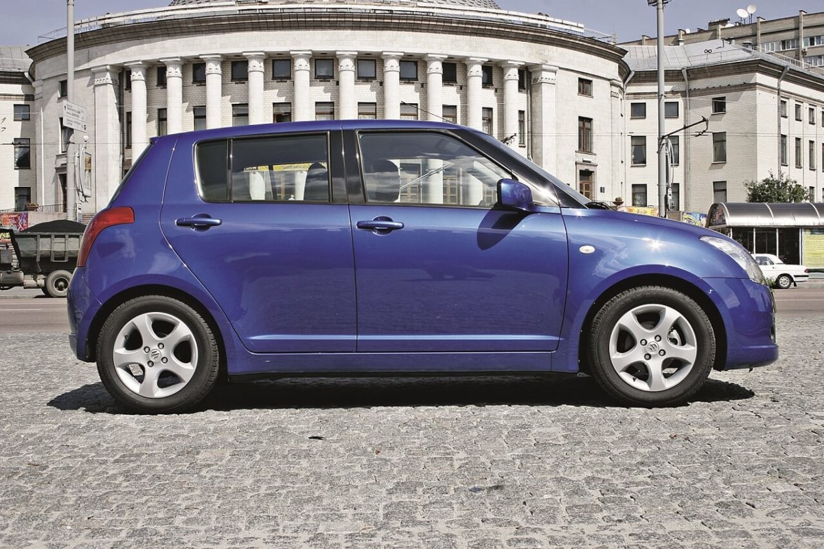 Обзор Mitsubishi Colt и Suzuki Swift.