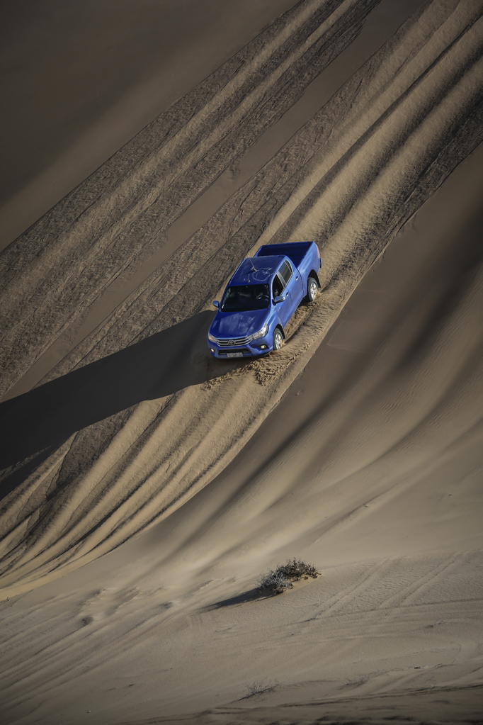 Toyota Hilux в пустыне