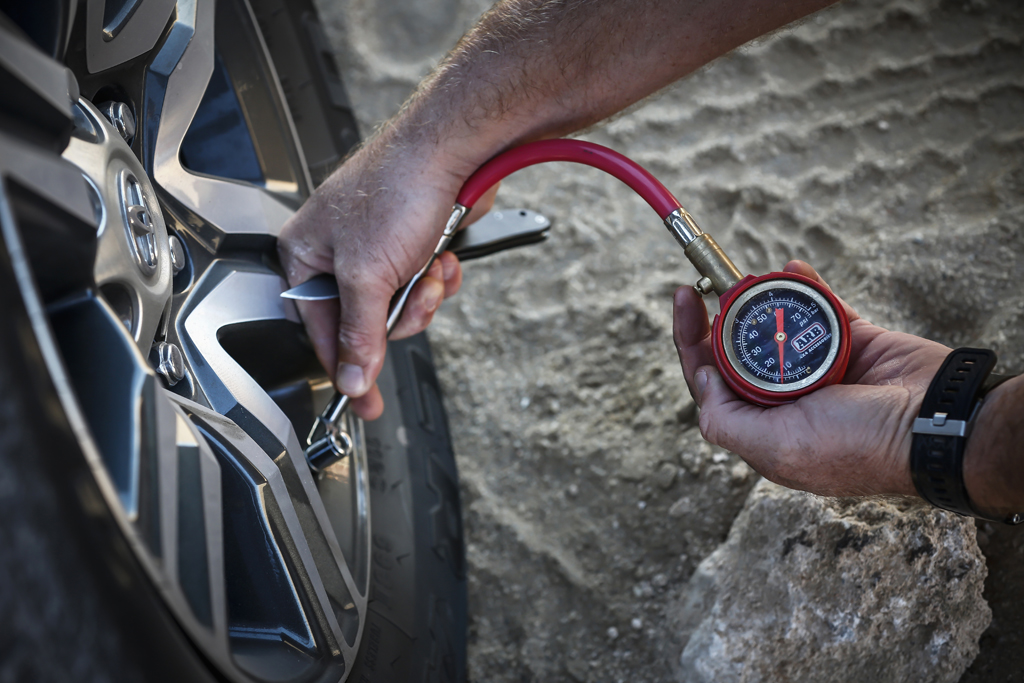 Измерение давления в шинах в Toyota Hilux