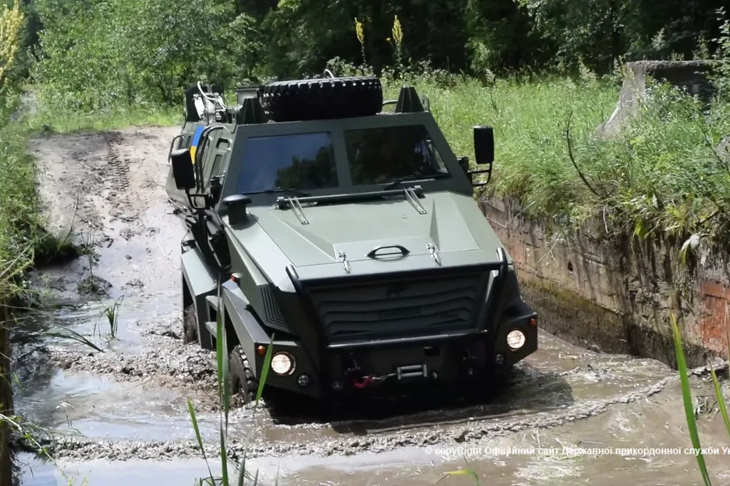 Бронеавтомобиль и вездеход Turkar испытывают украинские пограничники - Автоцентр.ua