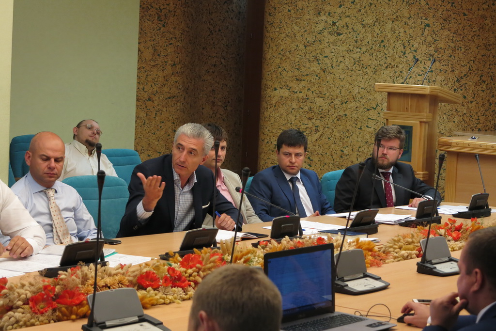 Бороться с перегрузом на дорогах депутаты решили по-европейски