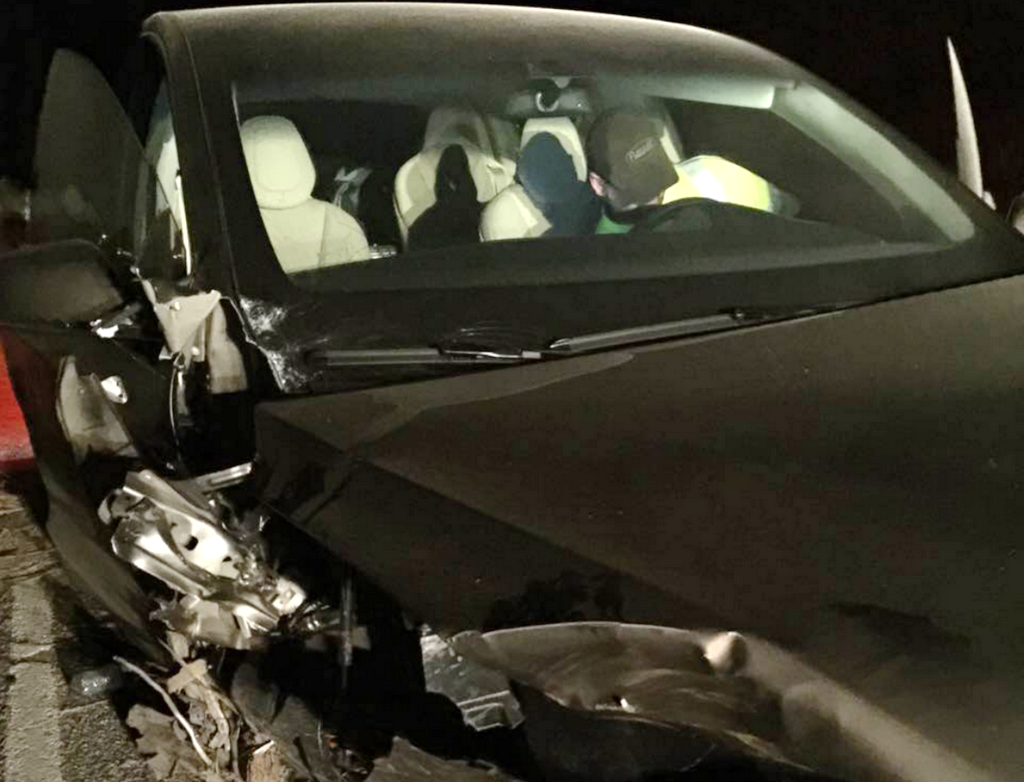 Автопилот Tesla привел к третьему ДТП: причины известны