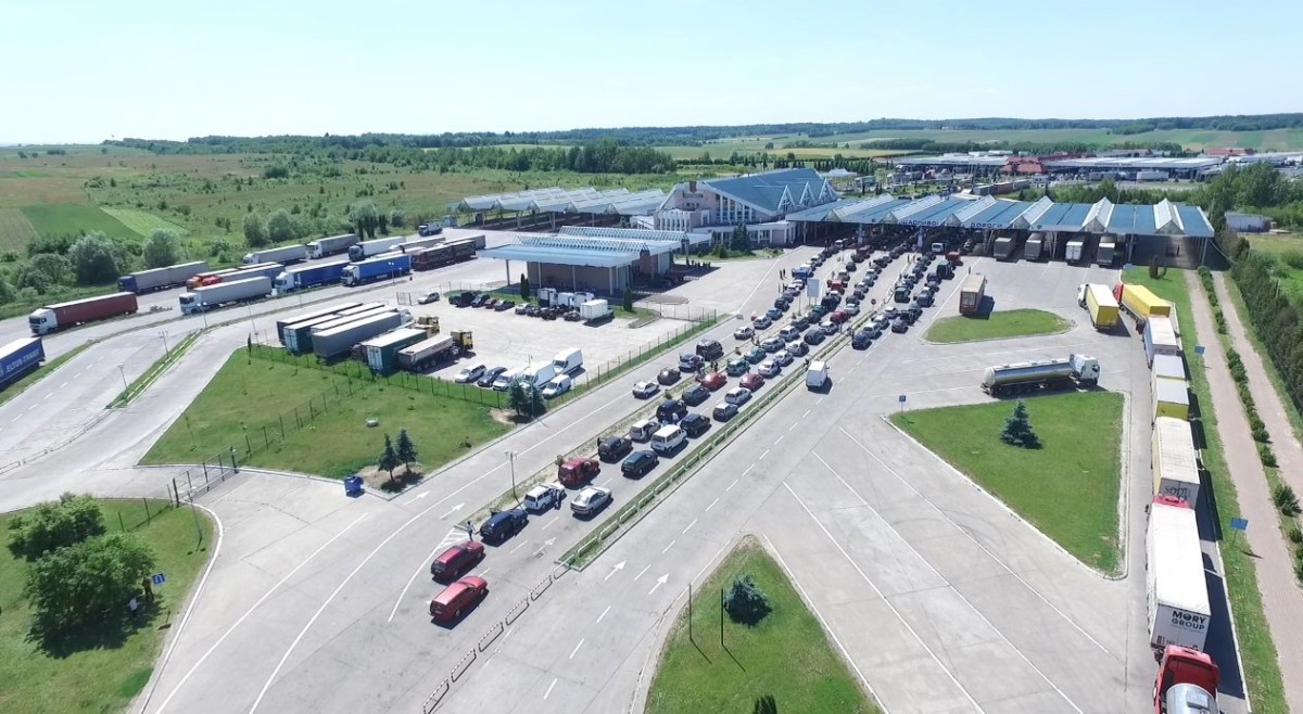 На украинско-польской границе - большие очереди из автомобилей