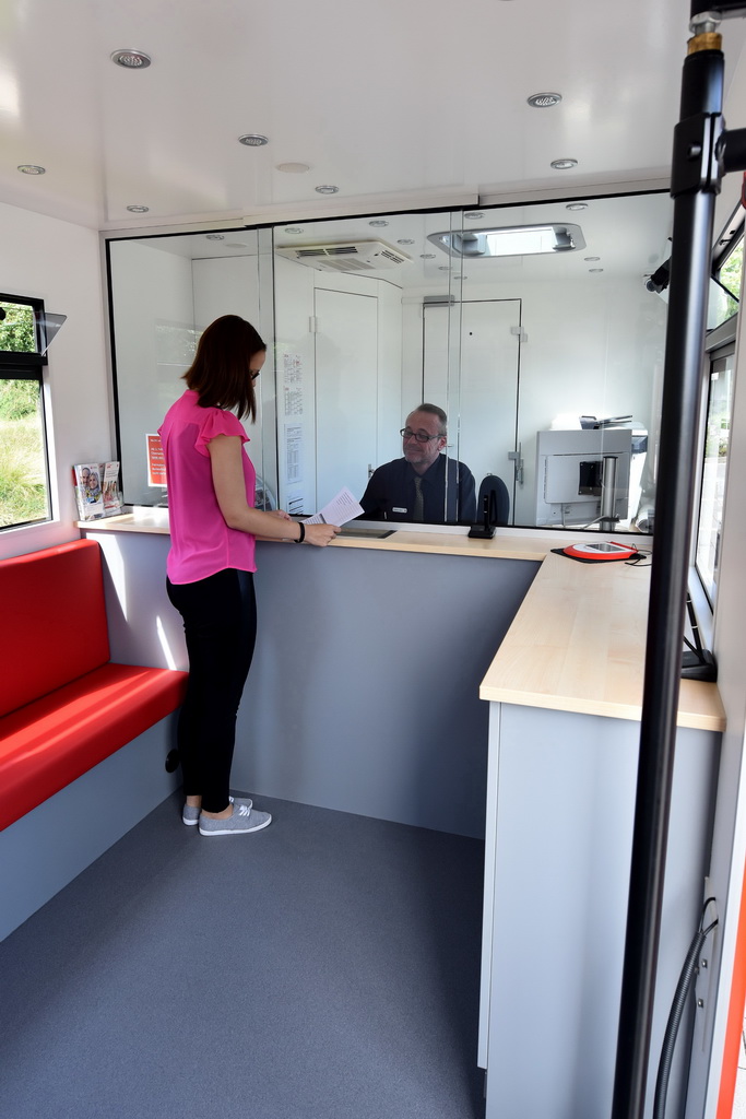 Mercedes-Benz Sprinter в роли мобильного банковского отделения