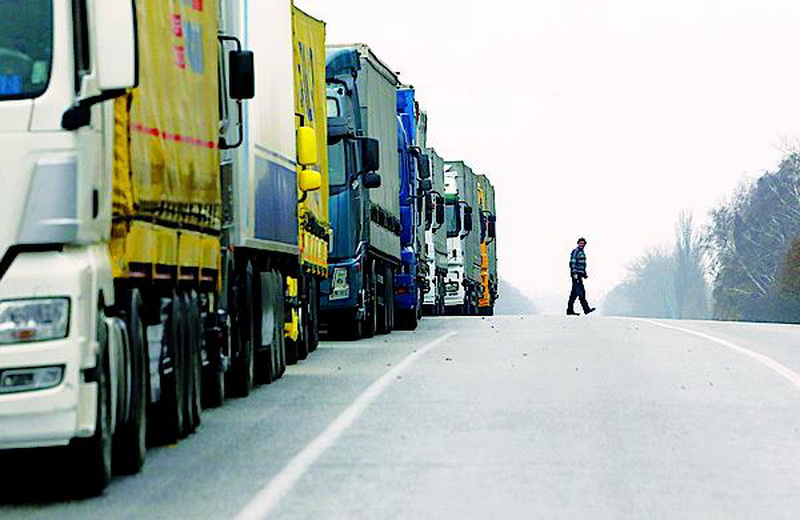 Автоперевозчикам на заметку: срок ввода лицензий продлен