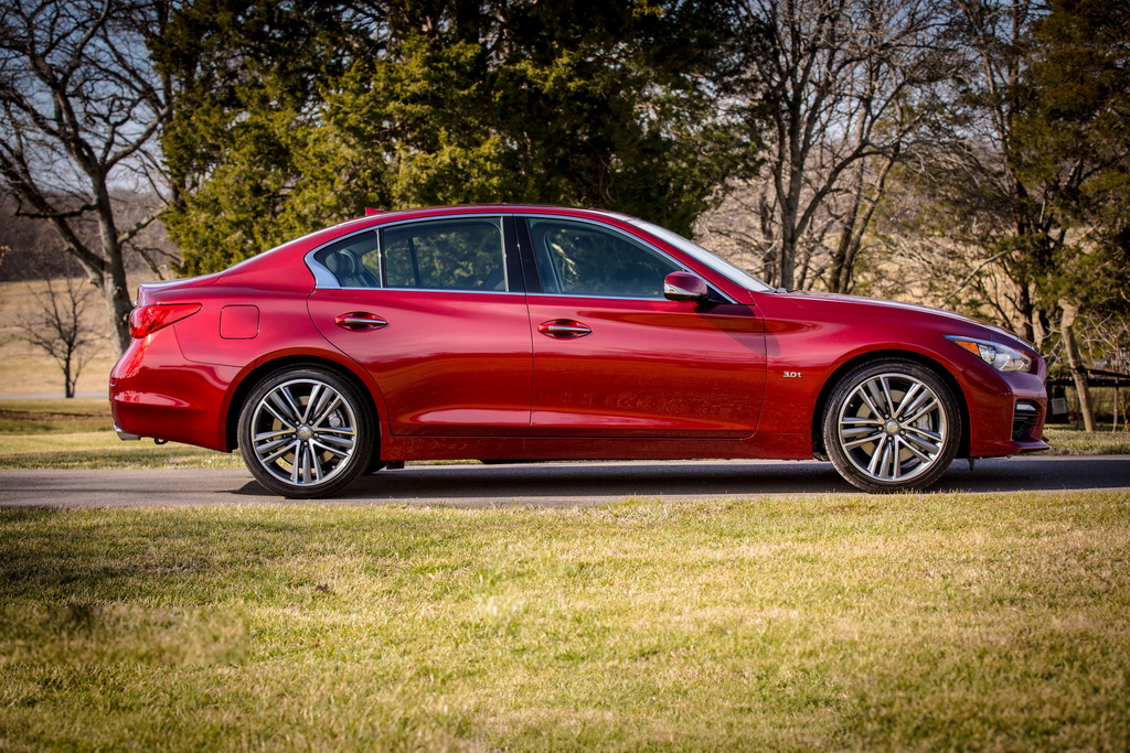 The Infiniti Q50S 3.0t featured a new compact, lightweight 3.0-liter V6 twin-turbo engine – the most advanced V6 engine that Infiniti has ever offered, striking an ideal balance between drivability, efficiency and performance.