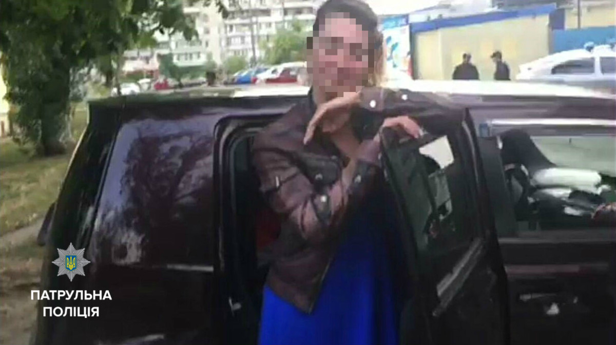 Киевскую патрульную задержали пьяной за рулем