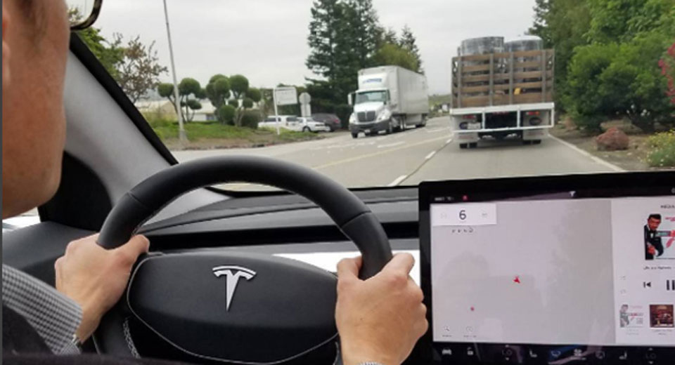 Tesla Model 3: новое изображение интерьера