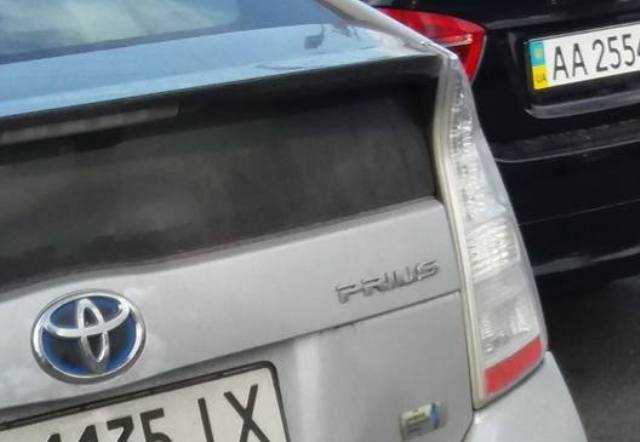 гибридный Toyota Prius с ГБО