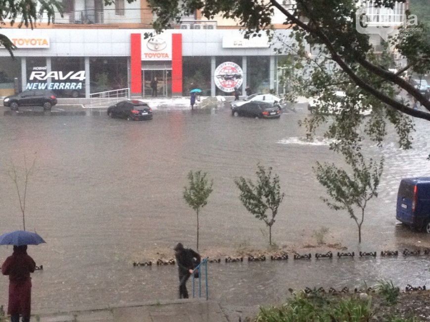 Потоп в Одессе. Машину тонут, пробки достигли 10 баллов