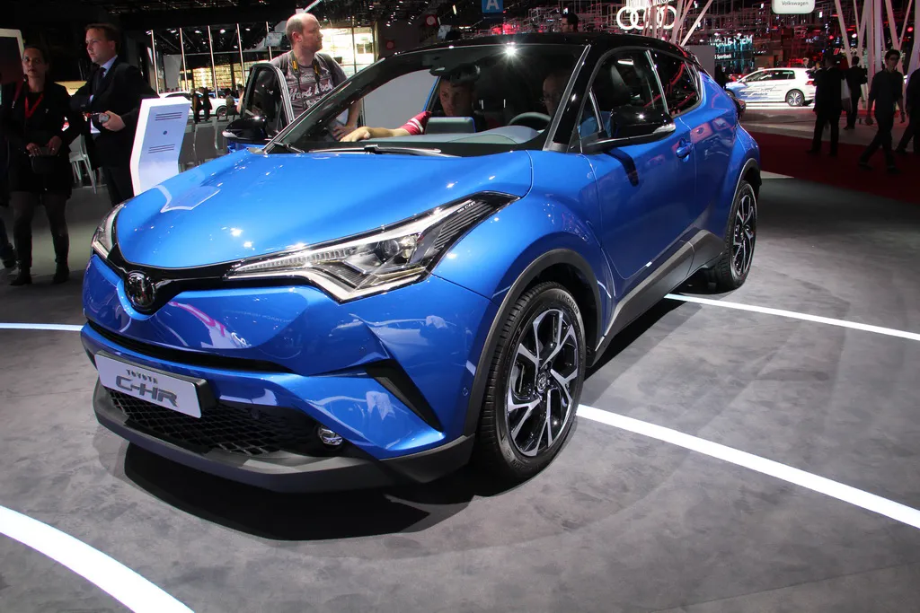 Новый Toyota C-HR – в Париже раскрыты все подробности кроссовера