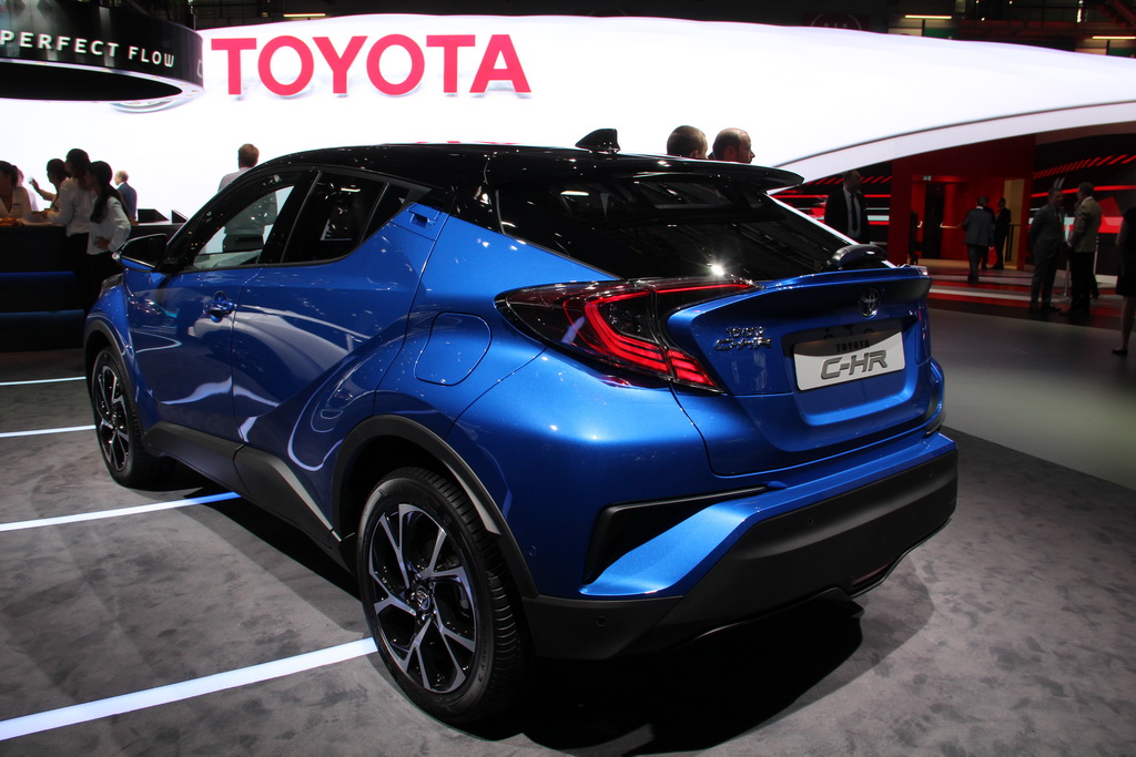 Новый Toyota C-HR – в Париже раскрыты все подробности кроссовера