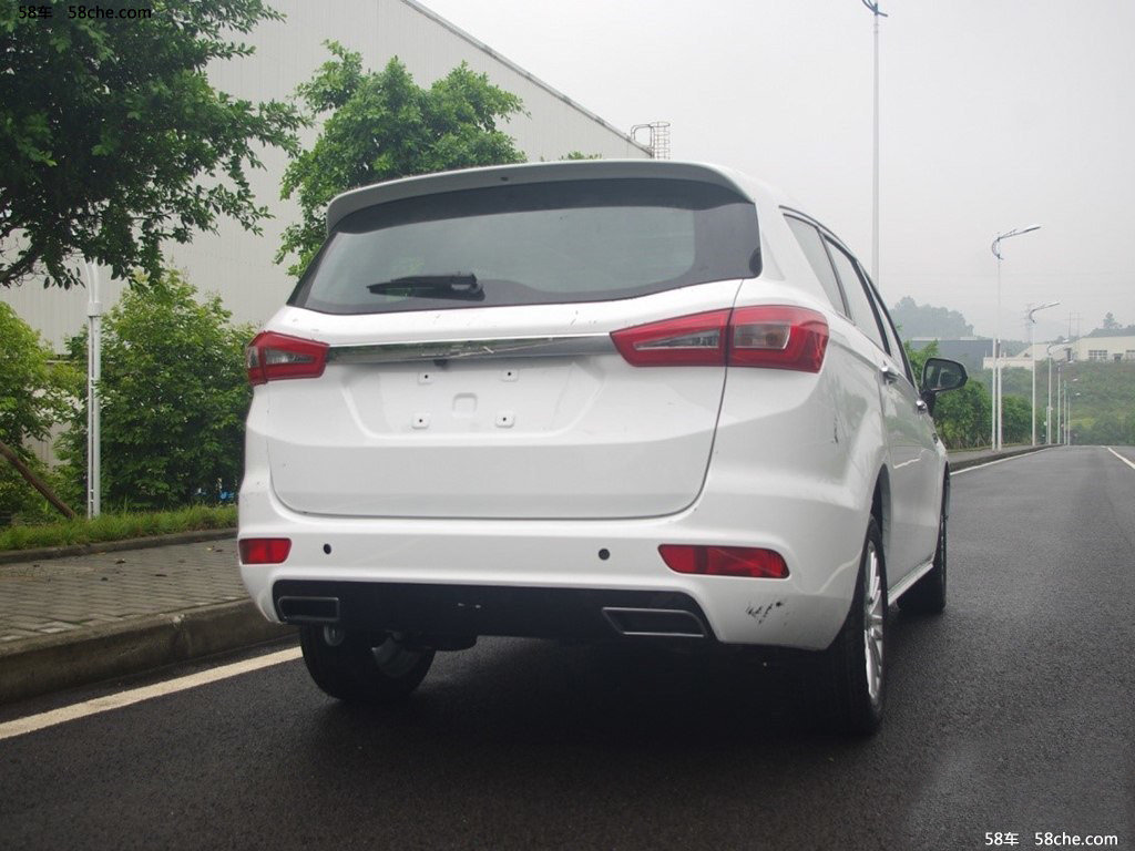 Китайский минивэн Lifan получил внешность Ford S-Max