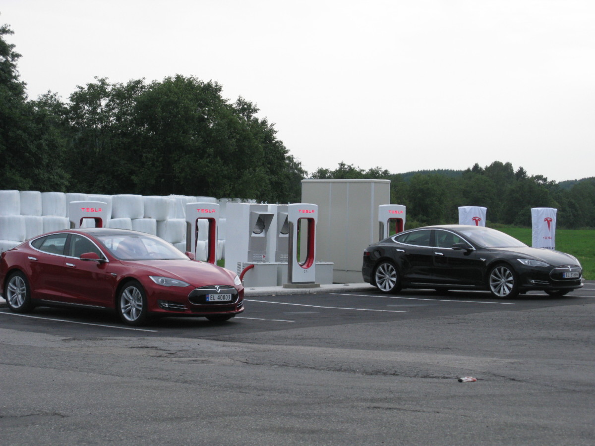 Реальная мощность электромобиля Tesla на 33% меньше заявленной?