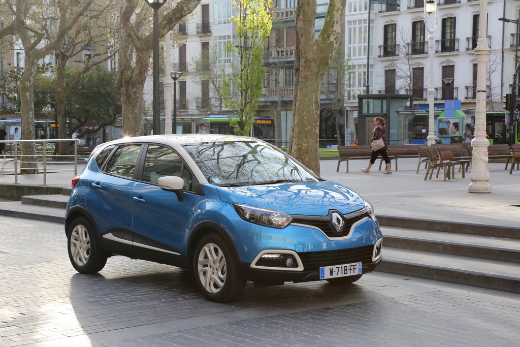 Renault Captur in the city
