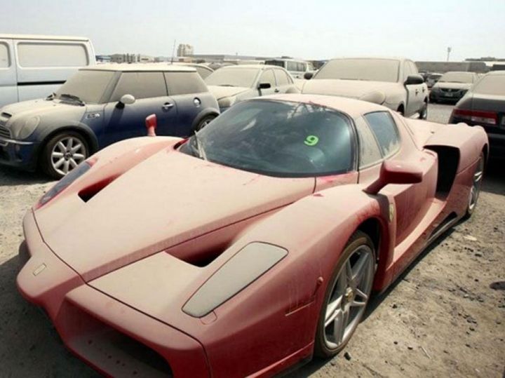 Ferrari Enzo - брошенные автомобили в Дубаи
