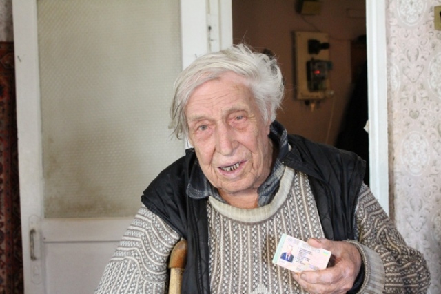 Старейший водитель в Украине - Анатолий Грищинский ездит за рулем в 96 лет