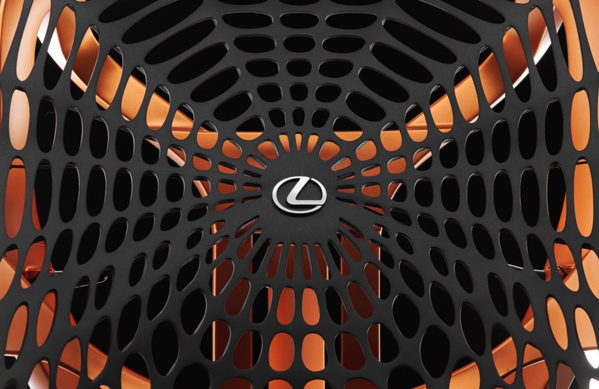 Кинетическое кресло Lexus обеспечит идеальную посадку за рулем