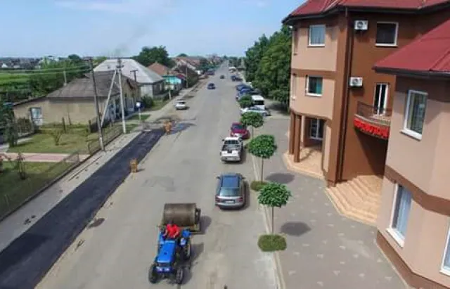 Дороги Украины - жители Закарпатья за неделю отремонтировали улицу Дороги Украины - жители Закарпатья за неделю отремонтировали улицу