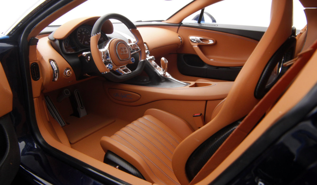 Bugatti Chiron - интерьер копии гиперкара в масштабе 1:8