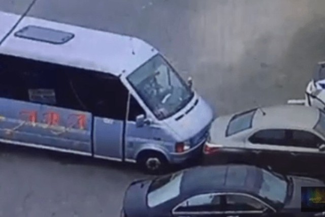 Смелый водитель маршрутки получил наградное оружие от Авакова