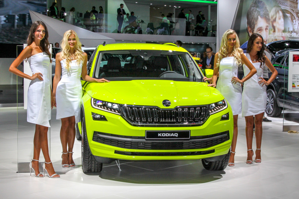 девушки Парижского автосалона 2016