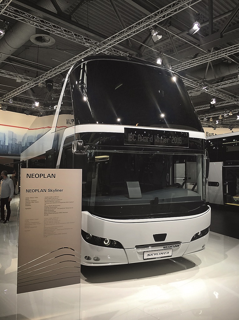 Двухэтажный автобус Neoplan Skyliner победил в сравнительном тесте International Bus Competition, организованном журналистами издания Bus-Fahrt. Жюри отметило комфорт и экономичность модели на 76 мест с двигателем в 500 л.с. 