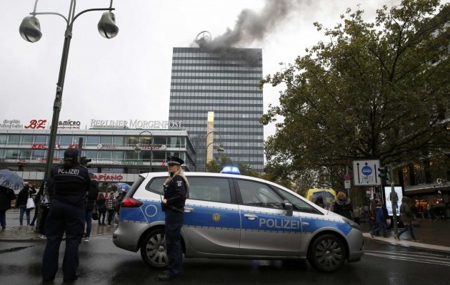 Трехлучевая звезда в огне: в Берлине горело здание с офисом Mercedes-Benz