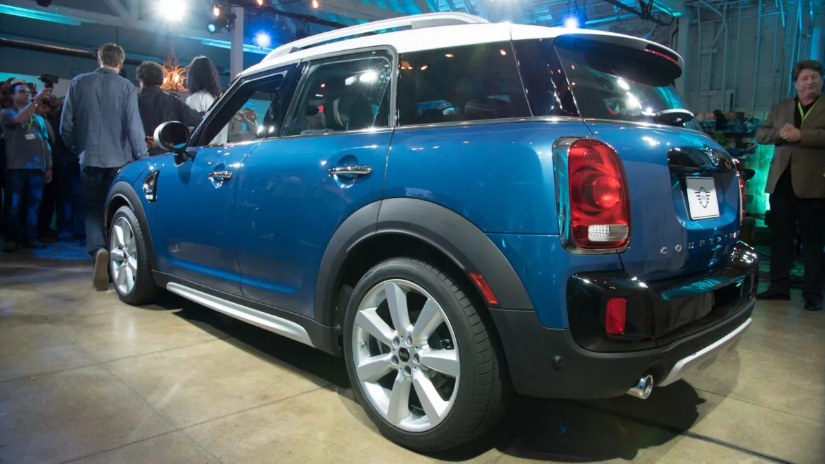 2017-mini-countryman-1