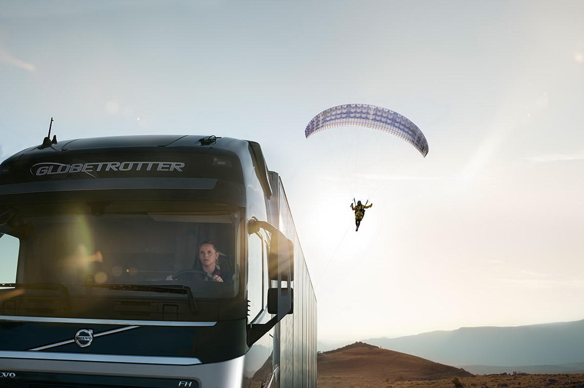 видеоролик Volvo Trucks под названием «The Flying Passenger» («Летающий пассажир»)