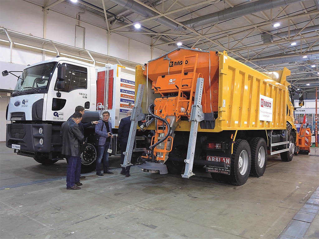 Коммунальная и дорожно-строительная техника на базе грузовиков Ford Trucks
