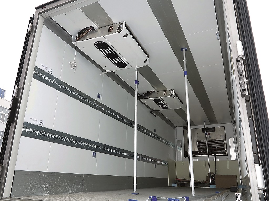Изотермический кузов Schmitz Cargobull на 44 м куб. оснащен мультитемпературным холодильником Thermo King.