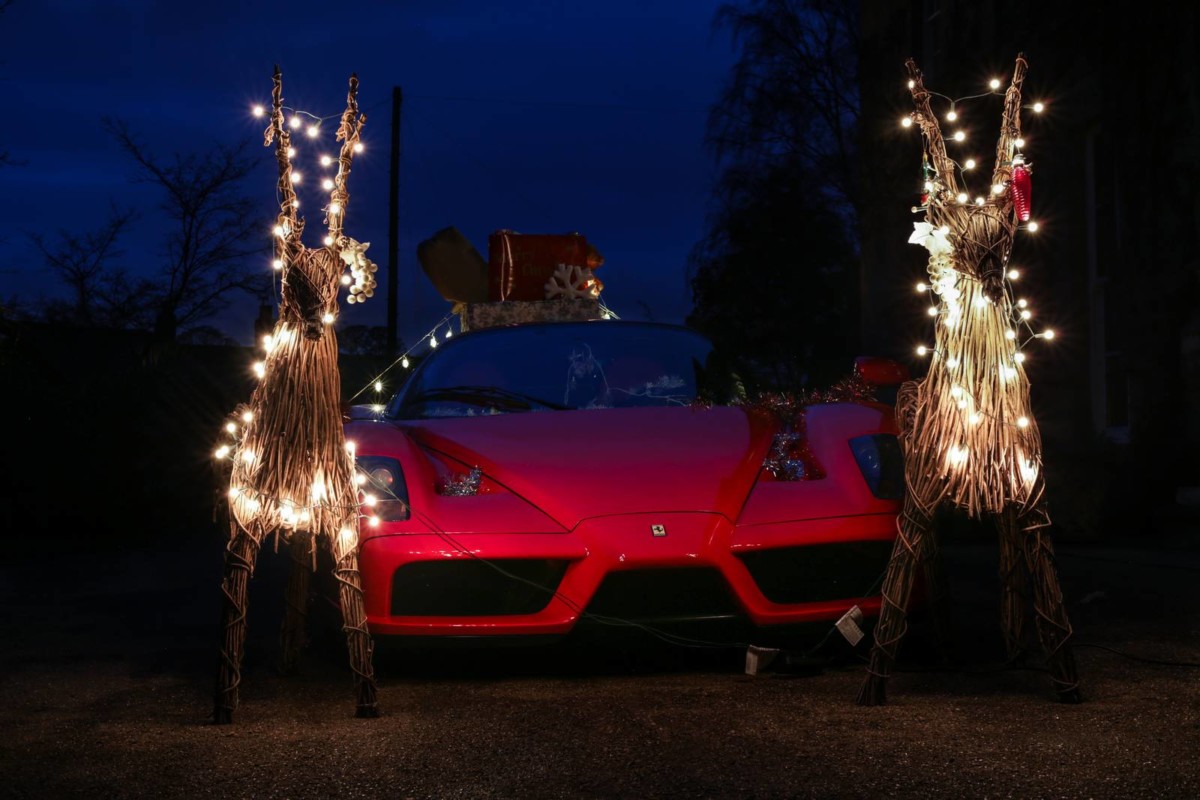 Суперкар Ferrari Enzo – лучше, чем сани Санта Клауса