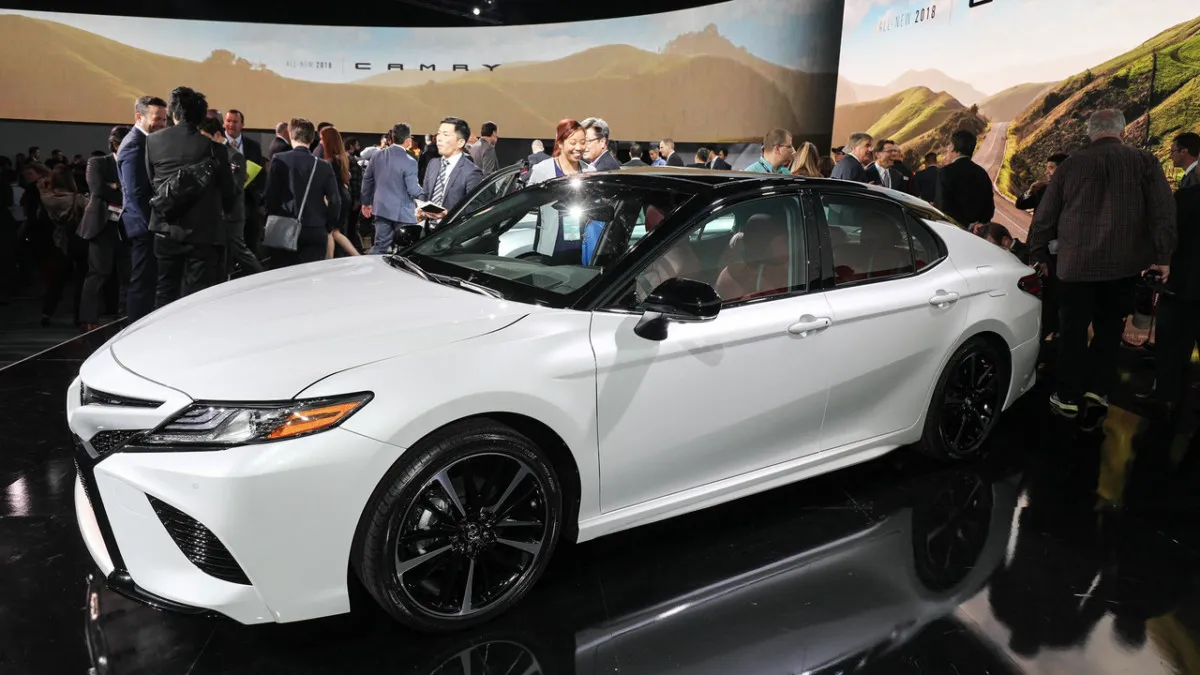 Новая Toyota Camry 2018 официально представлена в Детройте