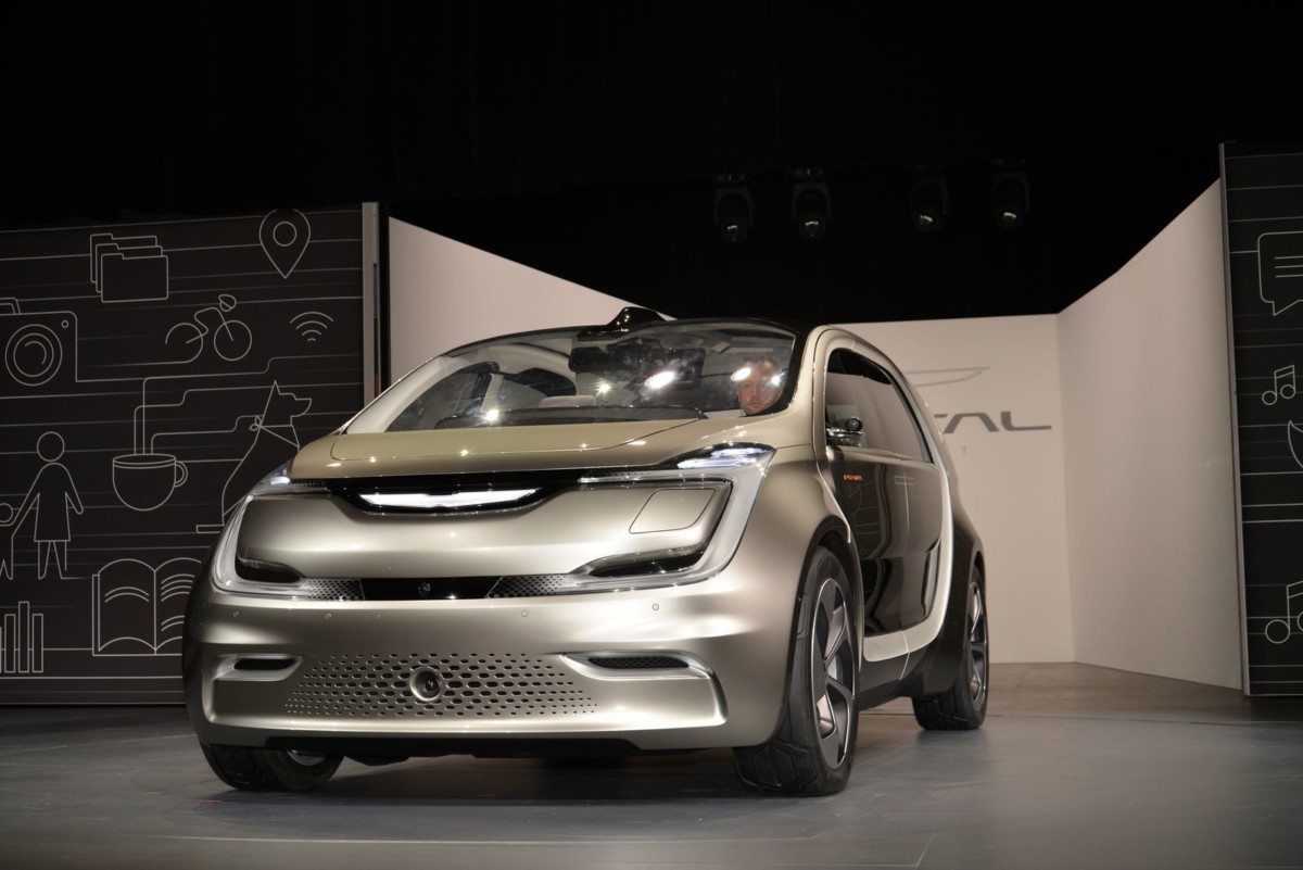 Беспилотный электромобиль Chrysler Portal – первые живые фото