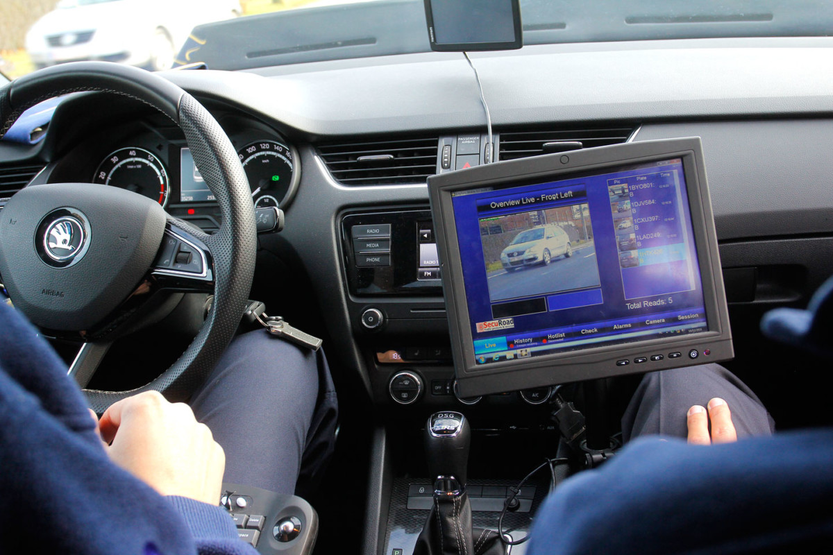 Полицейская Skoda Octavia за 85 тысяч евро сканирует каждую машину