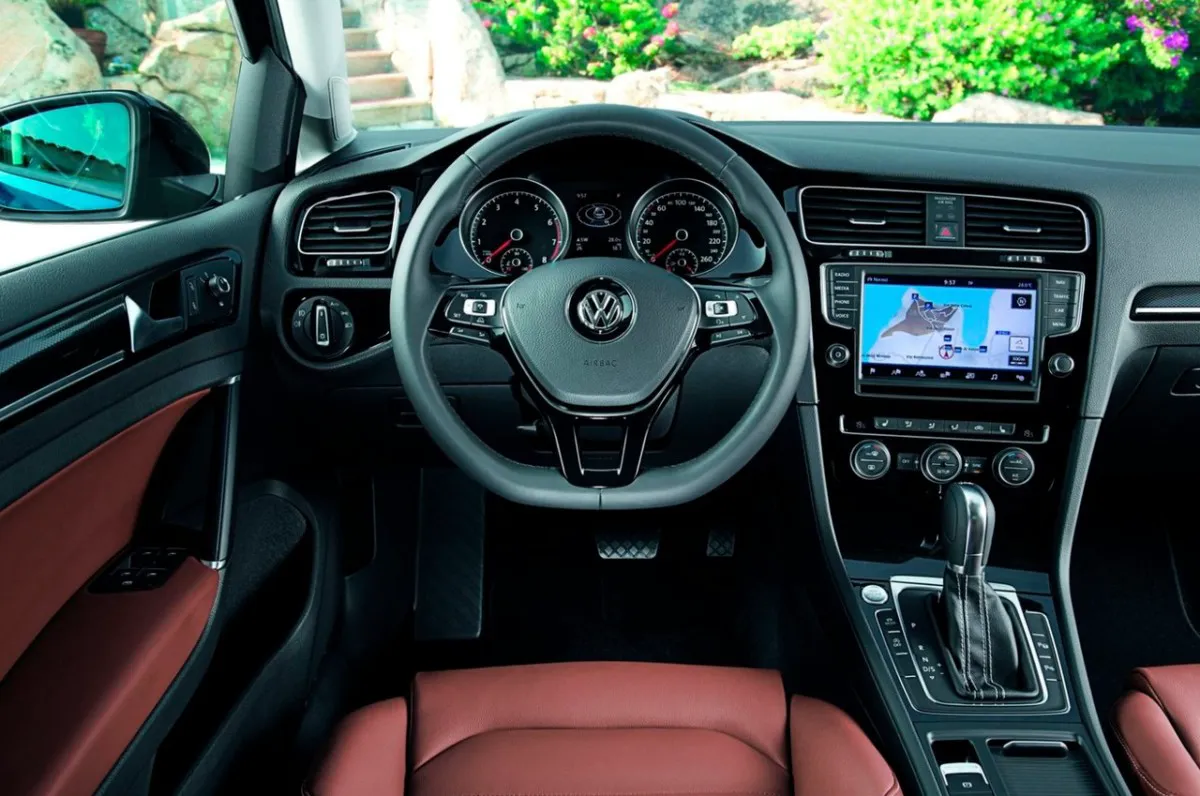 История в фото. Эволюция Volkswagen Golf за 40 лет История в фото. Эволюция Volkswagen Golf за 40 лет