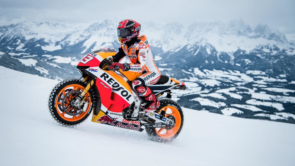 Как ездить на мотоцикле зимой – мастер-класс от чемпиона мира