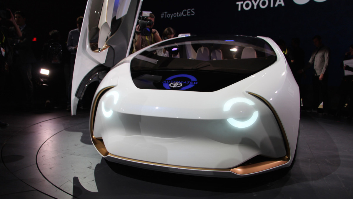 Беспилотный автомобиль Toyota Concept-i определяет настроение водителя