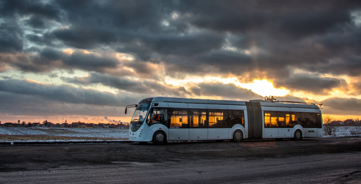 Гибридный троллейбус 43303А Vitovt Max Duo на дорогах Ровно